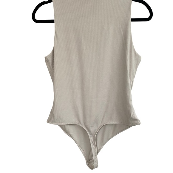 Boundle House of Harlow 1960 Black and Cream Tank Tops - Picture 4 of 5